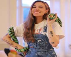 Marzia is a tattoo lover and has various tattoos on both of her wrists.